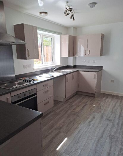2 Bedroom Flat To Rent In Hall Park Street, Wolverhampton, WV14