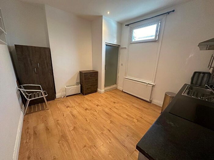 Studio To Rent In Stoke Newington Road, London, N16