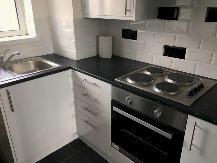 2 Bedroom Flat To Rent In Port Tennant Road, Port Tennant, Swansea, SA1