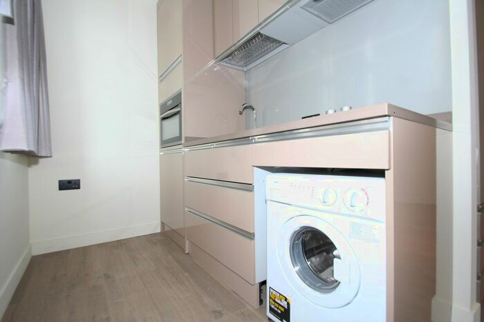 Studio To Rent In Brent Street, Hendon, London, NW4