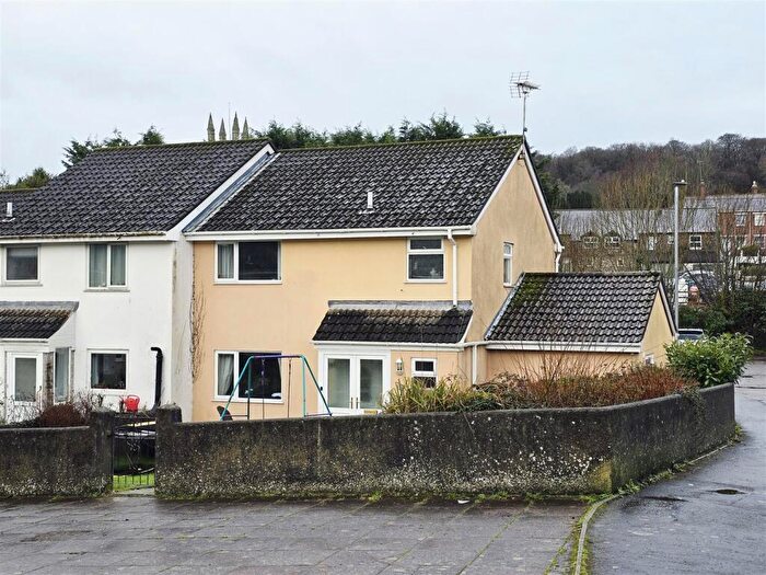 4 Bedroom End Of Terrace House For Sale In Arundell Gardens, Lifton, PL16