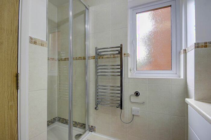 1 Bedroom Flat For Sale In Maltby Drive, Enfield, EN1
