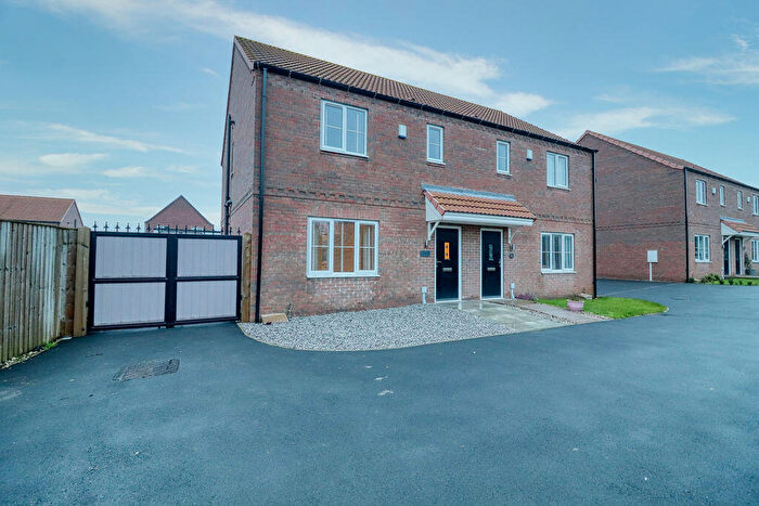 3 Bedroom Semi-Detached House For Sale In St. Marys Close, Walkeringham, DN10