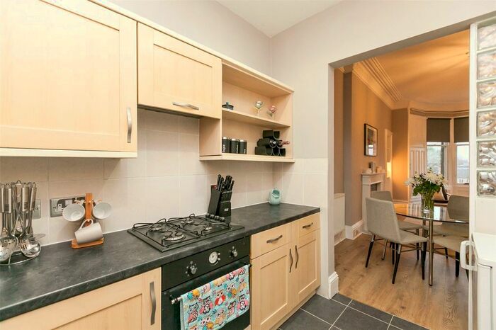 2 Bedroom Flat To Rent In Inverleith Gardens, Edinburgh, EH3