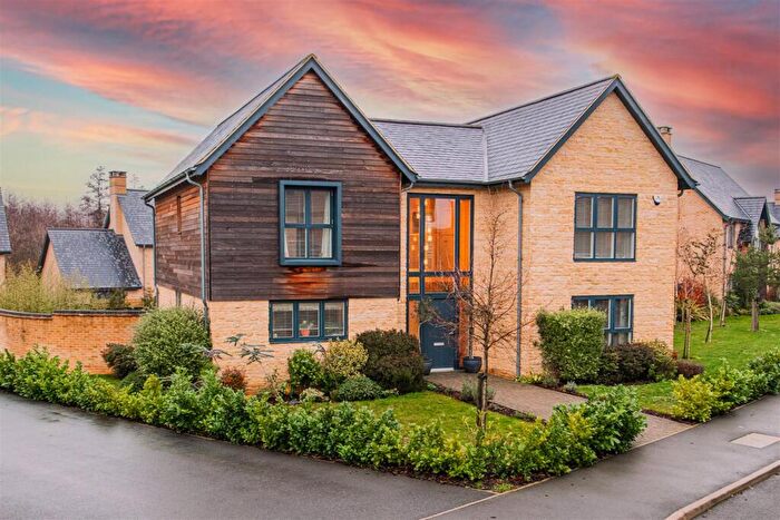 4 Bedroom Detached House For Sale In Lake Drive, Weldon, NN17