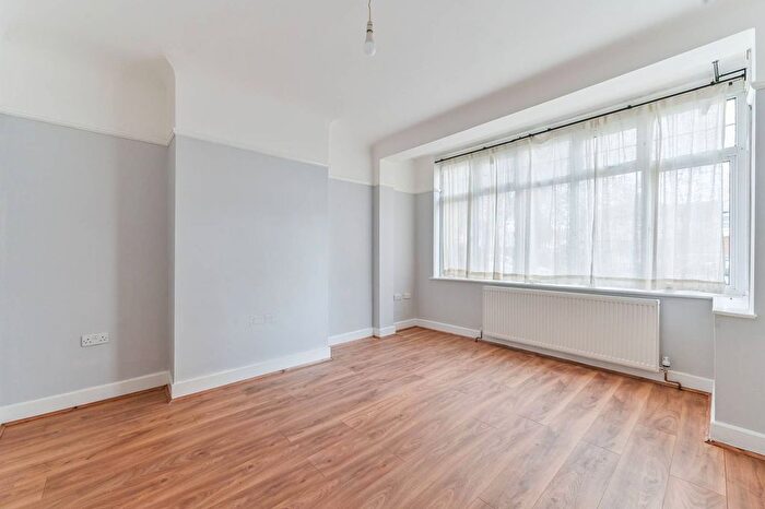 3 Bedroom Terraced House To Rent In Hatch Road, Norbury, London, SW16
