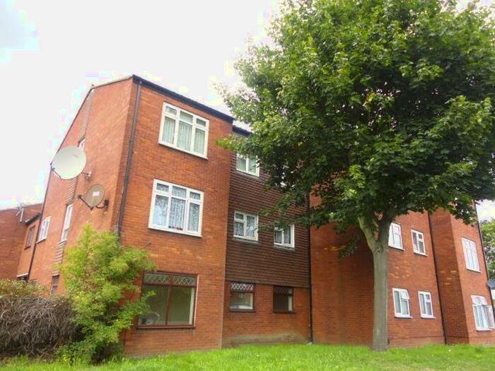 2 Bedroom Flat To Rent In Holmesdale, Waltham Cross, EN8