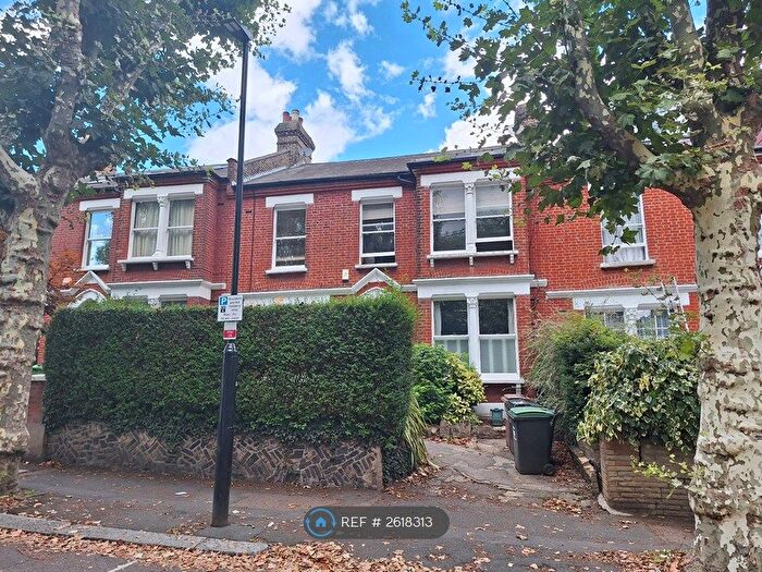 3 Bedroom Flat To Rent In Crouch End, London, N4
