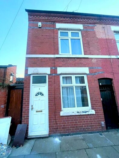 4 Bedroom Semi-Detached House To Rent In Rydal Street, Leicester, LE2