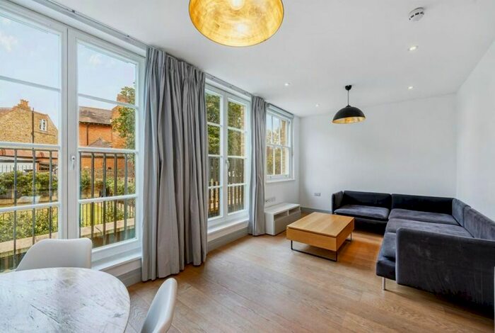 2 Bedroom Flat To Rent In Castlebar Road, London, W5