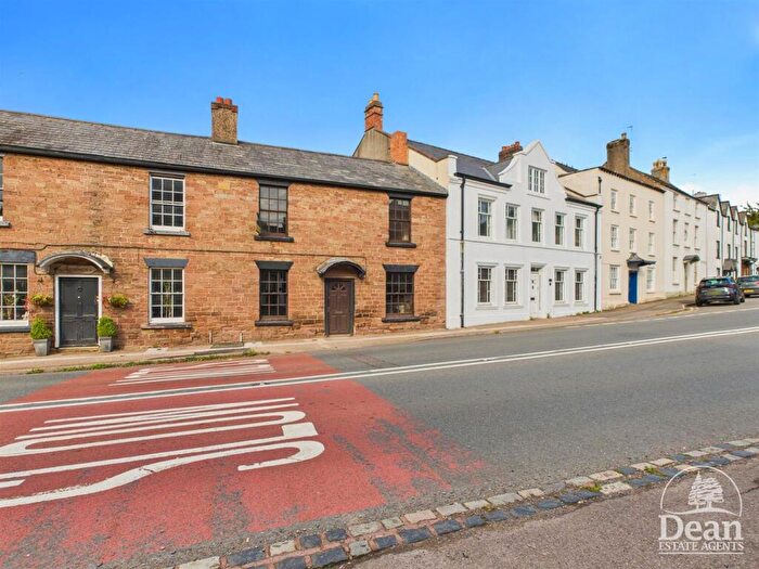 3 Bedroom Cottage For Sale In Church Square, Blakeney, GL15