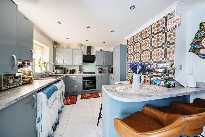 4 Bedroom Apartment To Rent In Crescent Rise, Alexandra Palace, N22