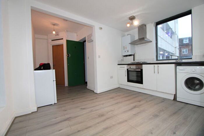 1 Bedroom Flat To Rent In Mitcham Road, London, SW17
