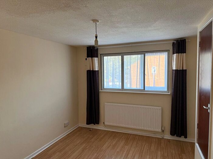 2 Bedroom Semi-Detached House To Rent In Pearl Gardens, Slough, SL1