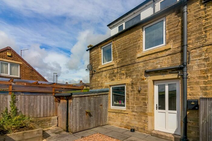 2 Bedroom Terraced House To Rent In Greenfield Road, Holmfirth, HD9