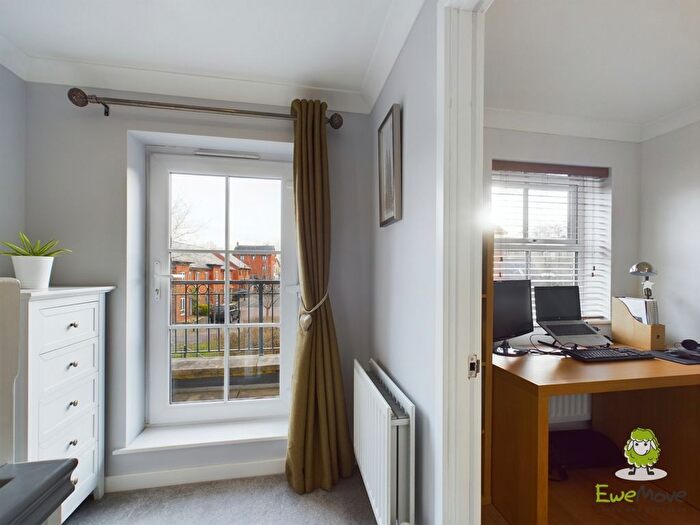 3 Bedroom Town House For Sale In Avington Way, Sherfield-On-Loddon, Hook, Hampshire, RG27