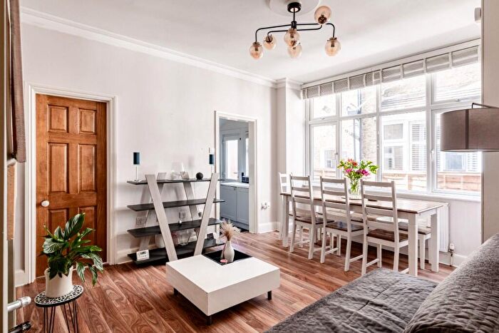 3 Bedroom Flat For Sale In Brownhill Road, London, SE6