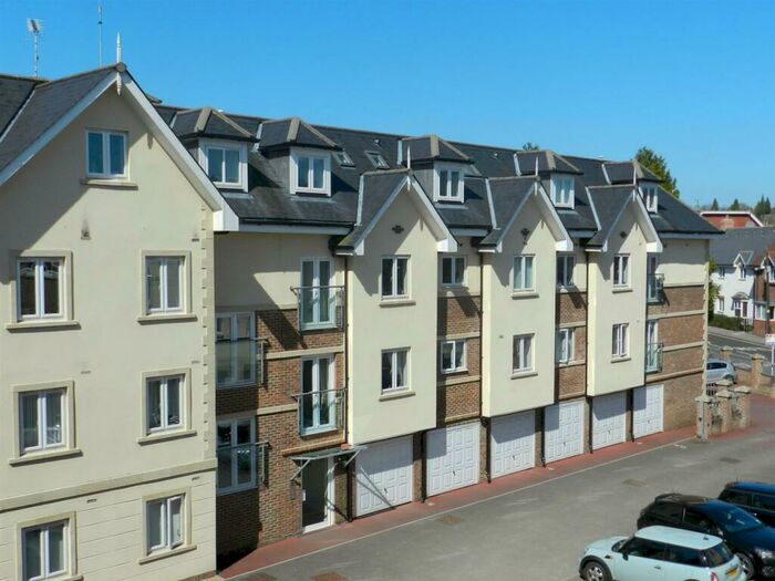 2 Bedroom Flat To Rent In Luxury Apartment Just / Mile To The Station | Regency Mews, Queens Road, Haywards Heath, RH16
