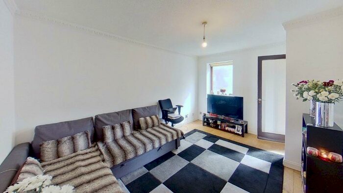 1 Bedroom Apartment To Rent In East Smithfield, Tower Hill, London, E1W