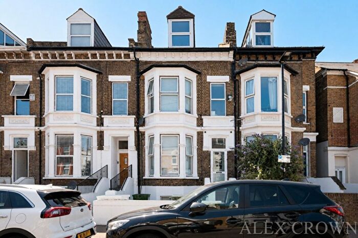 4 Bedroom Flat To Rent In Margery Park Road, Forest Gate, E7