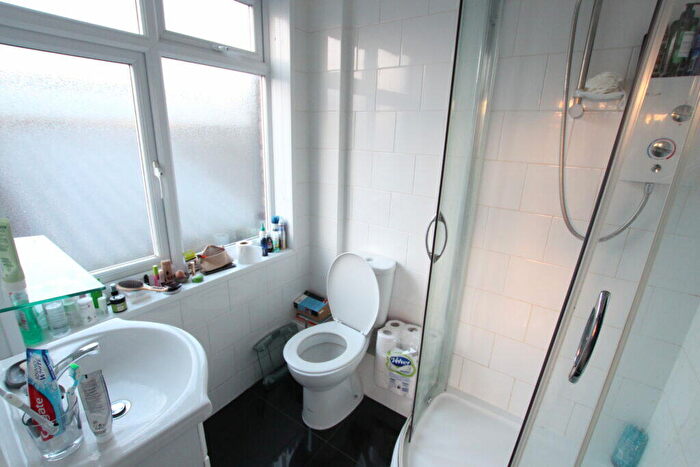 1 Bedroom Flat To Rent In Vale Road, Manor House, N4