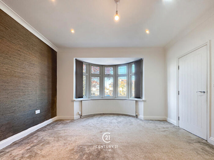 4 Bedroom Terraced House For Sale In Eastern Avenue, Ilford, IG2
