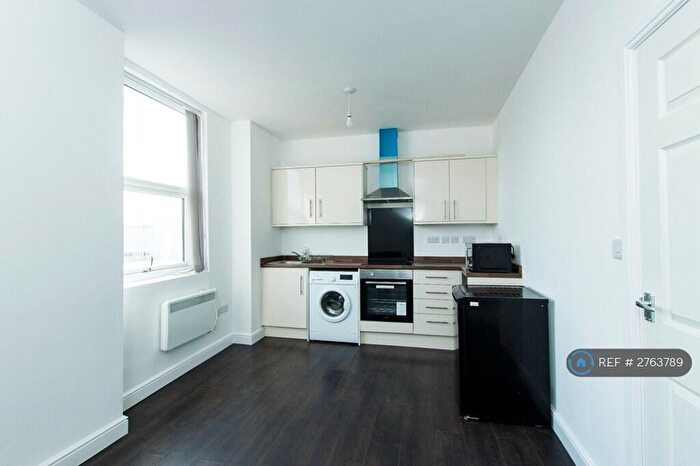 1 Bedroom Flat To Rent In Dovercastle, Nottingham, NG7