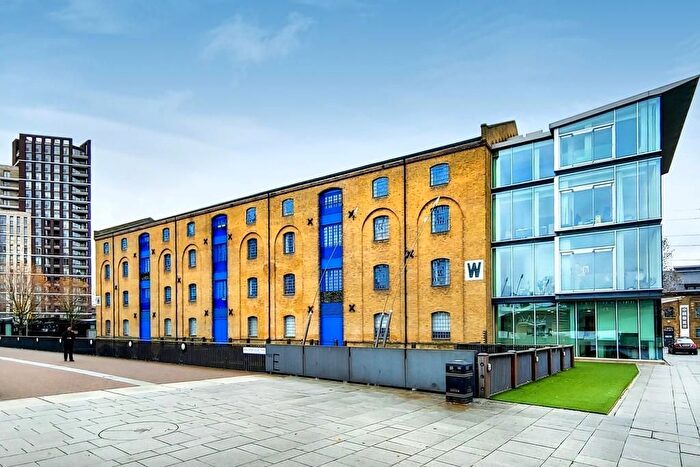 3 Bedroom Flat To Rent In Warehouse W, Western Gateway, Royal Victoria Docks, Custom House, London, E16