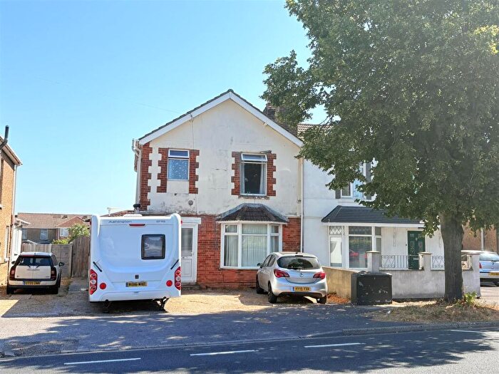 3 Bedroom Semi-Detached House For Sale In Gosport Road, Fareham, PO16