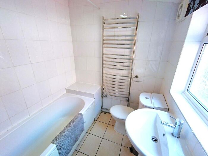 4 Bedroom House To Rent In City Road, Nottingham, NG7