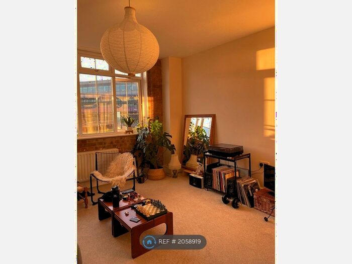 1 Bedroom Flat To Rent In Furrow Lane, London, E9
