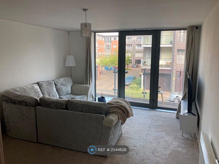 2 Bedroom Flat To Rent In Worsdell Drive, Gateshead, NE8