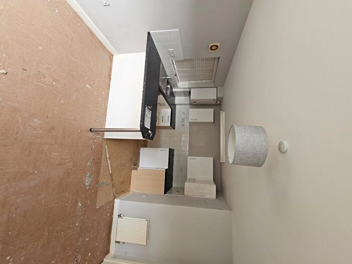 2 Bedroom Flat To Rent In Rowena Court, Cross Lane, LE12