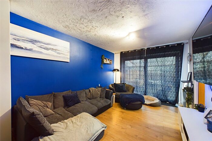 1 Bedroom Flat For Sale In Simmonds Close, Bracknell, Berkshire, RG42
