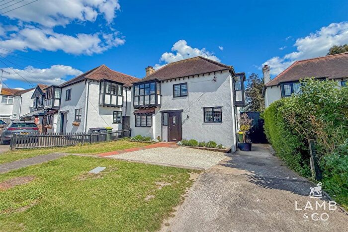 3 Bedroom Detached House To Rent In Hawkwell Chase, Hockley, SS5