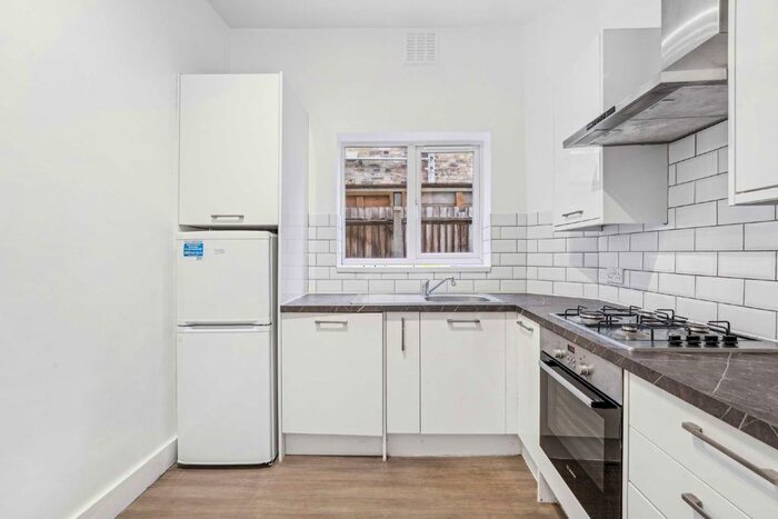 2 Bedroom Flat To Rent In Garratt Lane, London, SW17