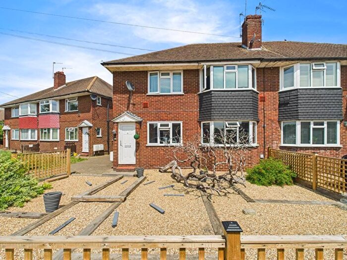 2 Bedroom Maisonette For Sale In The Gardens, Feltham, Middlesex, TW14