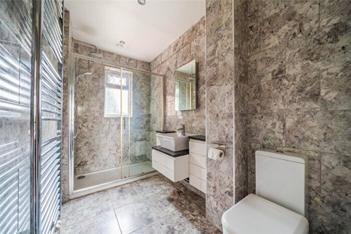5 Bedroom Detached House For Sale In Bowes Road, Walton On Thames, Surrey, KT12