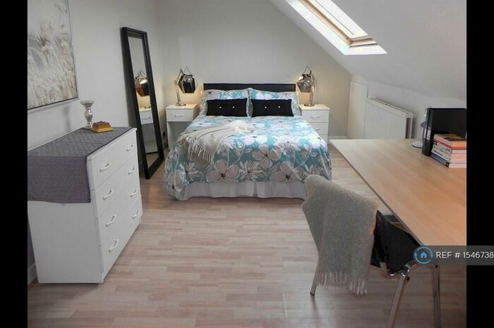 2 Bedroom Flat To Rent In Louis Street, Hull, HU3