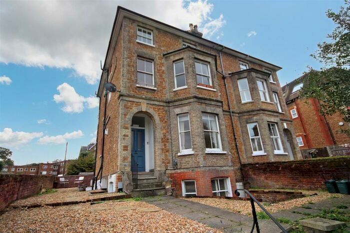 2 Bedroom Flat To Rent In Epsom Road, Guildford, GU1