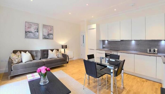 1 Bedroom Flat To Rent In Hamlet Gardens, Ravenscourt Park, London W6