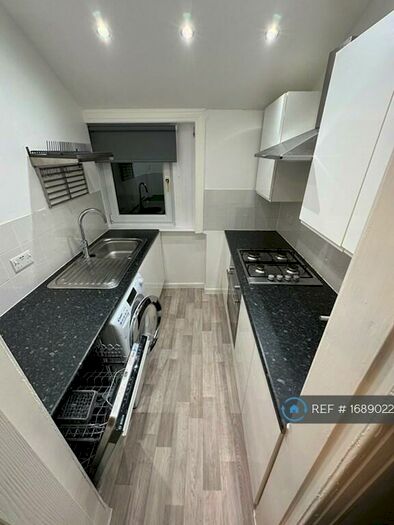 3 Bedroom Flat To Rent In Croftpark Avenue, Glasgow, G44