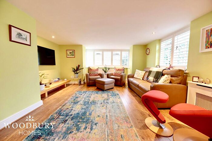 2 Bedroom Detached House For Sale In Baldwins Hill, Loughton, IG10