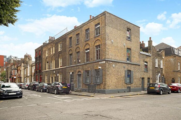4 Bedroom End Of Terrace House To Rent In Newark Street London, E1