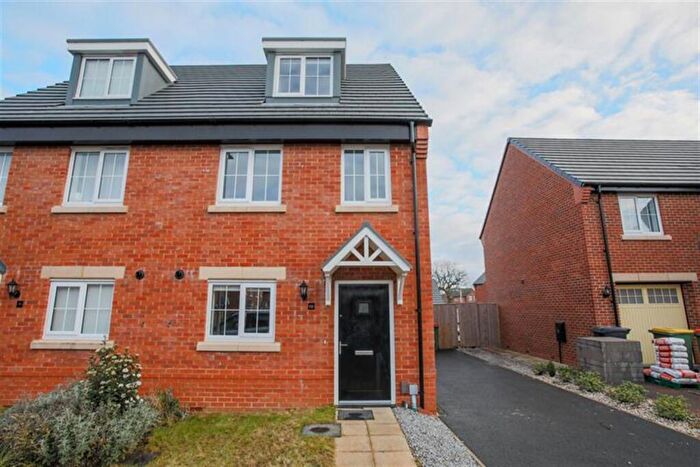3 Bedroom Semi Detached House To Rent In Bedroom Semi Detached House In Swanage Close, Preston, PR4