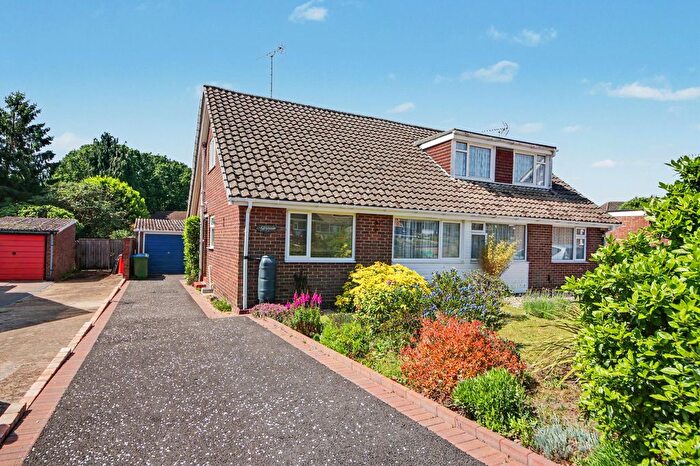 3 Bedroom Semi-detached Bungalow For Sale In The Grove, Sholing, SO19