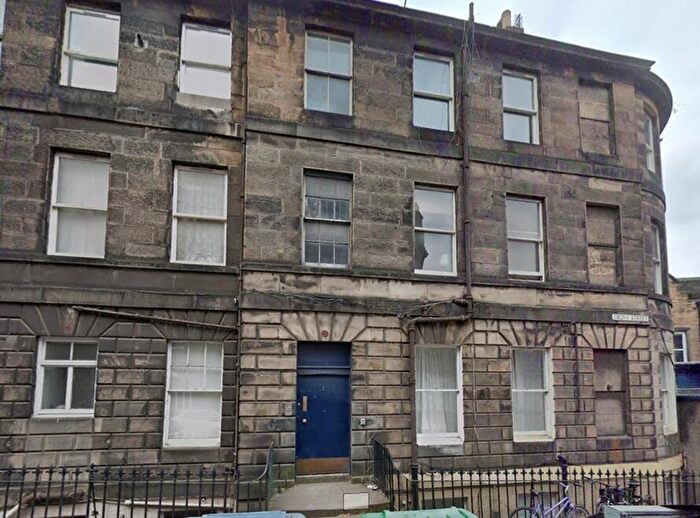2 Bedroom Flat To Rent In Grove Street, Edinburgh, EH3