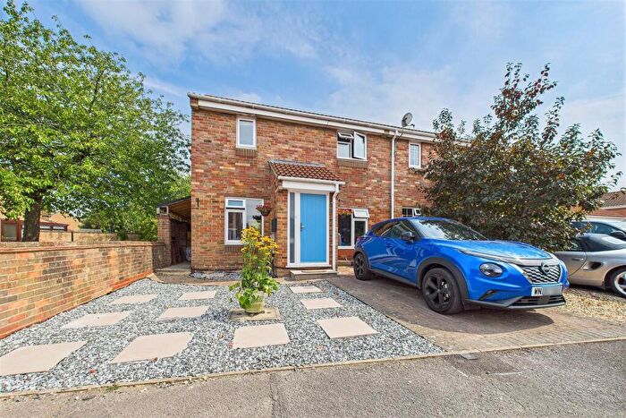 3 Bedroom End Of Terrace House For Sale In Popular Cul De Sac Location In Clevedon, BS21