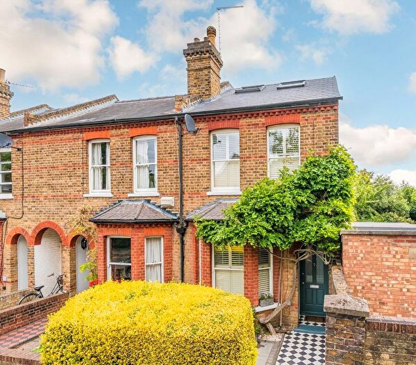 4 Bedroom End Terrace House For Sale In Fifth Cross Road, Twickenham, TW2