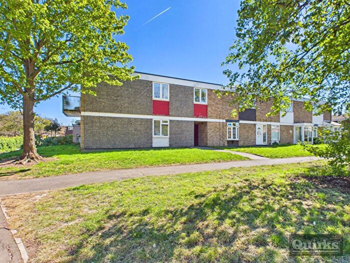 2 Bedroom Maisonette For Sale In Ballards Walk, Basildon, SS15